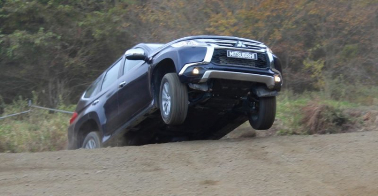 So sánh Toyota Fortuner 2016 và Ford Everest 2016 So sánh Toyota Fortuner 2016 và Ford Everest 2016