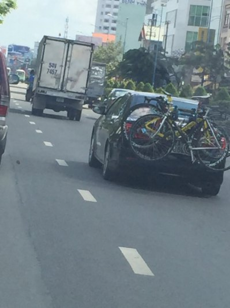 Treo xe đạp trên xe
