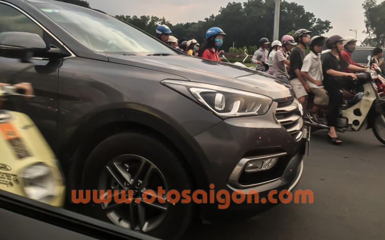 Em thấy Hyundai SantaFe 2016 "long nhong" ở Sài Gòn