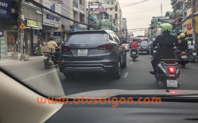 Em thấy Hyundai SantaFe 2016 "long nhong" ở Sài Gòn