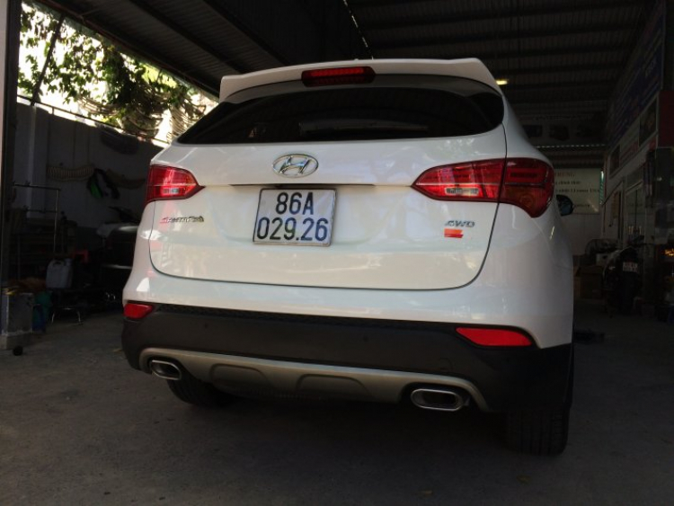 Em thấy Hyundai SantaFe 2016 "long nhong" ở Sài Gòn Em thấy Hyundai SantaFe 2016 "long nhong" ở Sài Gòn
