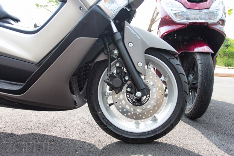 Yamaha NM-X đọ Honda PCX: Sức mạnh hay thoải mái ?