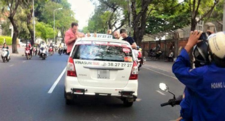 Phạt nguội và mất việc.
