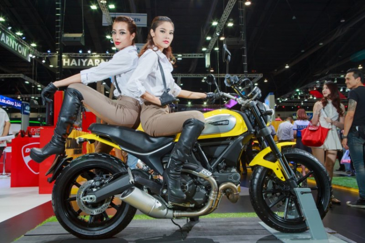 Dàn người đẹp tại triển lãm Auto Expo Thái Lan Dàn người đẹp tại triển lãm Auto Expo Thái Lan