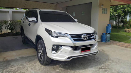 Toyota-Fortuner-Fiar-bodykit-white-front-quarter-Thailand.jpg