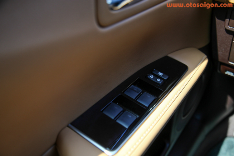 Sau vô lăng xe sang Lexus ES350 2016 Sau vô lăng xe sang Lexus ES350 2016