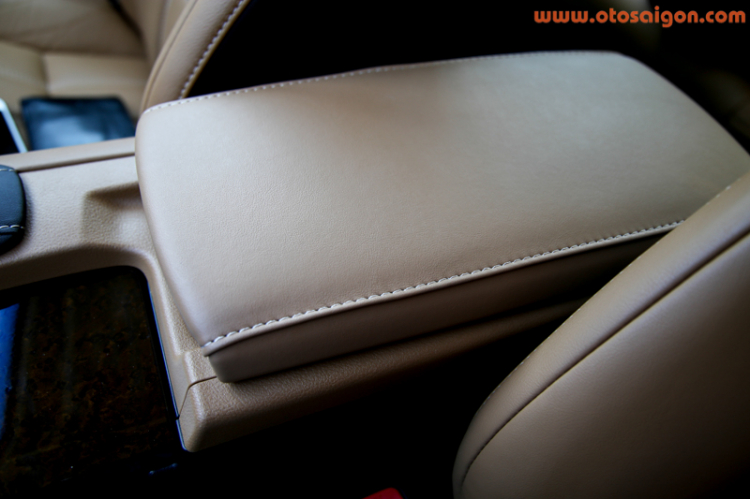Sau vô lăng xe sang Lexus ES350 2016 Sau vô lăng xe sang Lexus ES350 2016