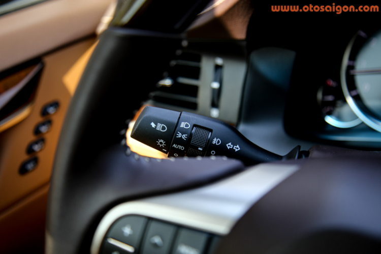 Sau vô lăng xe sang Lexus ES350 2016 Sau vô lăng xe sang Lexus ES350 2016