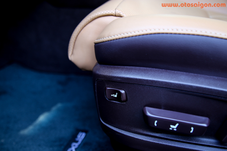Sau vô lăng xe sang Lexus ES350 2016 Sau vô lăng xe sang Lexus ES350 2016