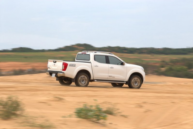 Đánh giá Nissan NP300 Navara sau 10.000 km sử dụng