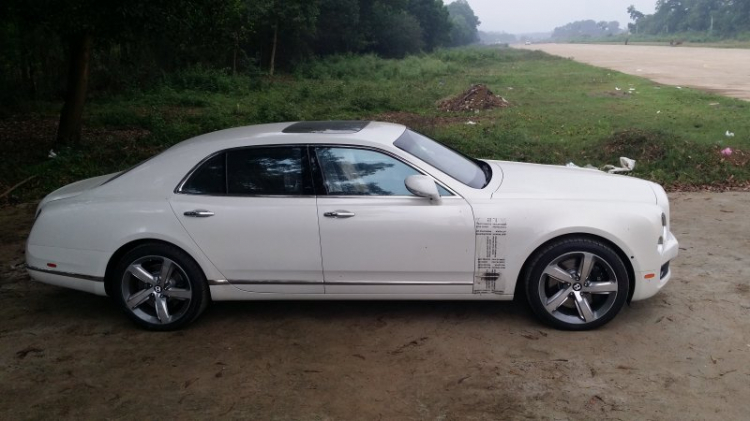 Sau vô lăng xe sang Lexus ES350 2016 Sau vô lăng xe sang Lexus ES350 2016