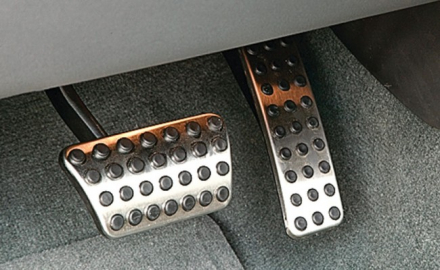 gas-brake-pedal-650x400.jpg