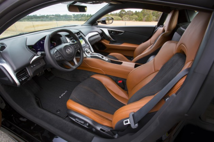 Acura NSX sẽ có giá 156.000 USD, nhận đặt hàng từ 02/2016