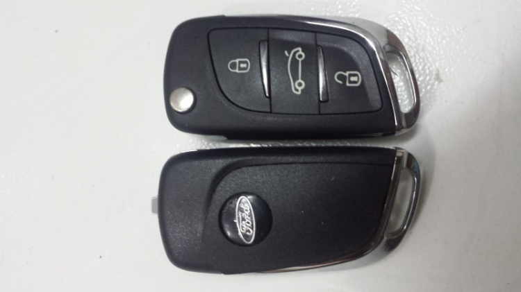 Làm chìa khoá và remote Ford Everest Làm chìa khoá và remote Ford Everest
