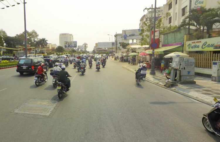 Hoàng Văn Thụ-Nguyễn Văn Trỗi không bắt xi nhan, chỉ bắt đè vạch Hoàng Văn Thụ-Nguyễn Văn Trỗi không bắt xi nhan, chỉ bắt đè vạch