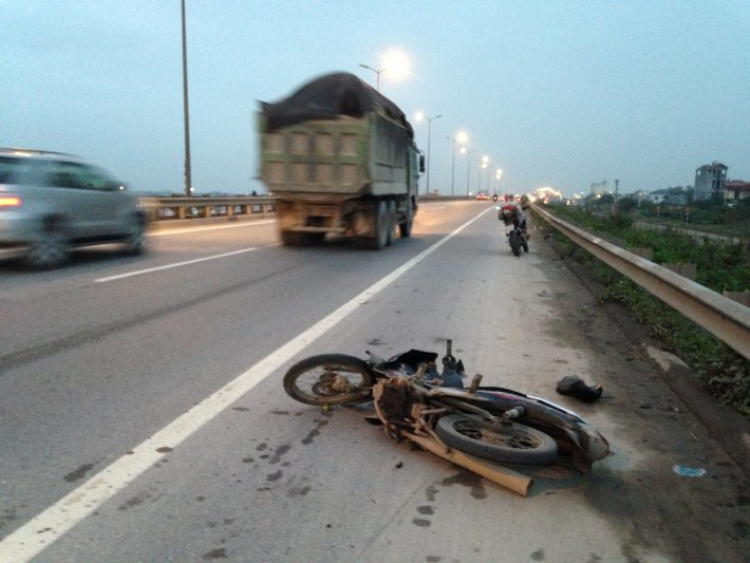 Một mình phượt từ mũi Cà Mau tới Địa đầu Móng Cái bằng xe máy KTM Duker 200 Một mình phượt từ mũi Cà Mau tới Địa đầu Móng Cái bằng xe máy KTM Duker 200