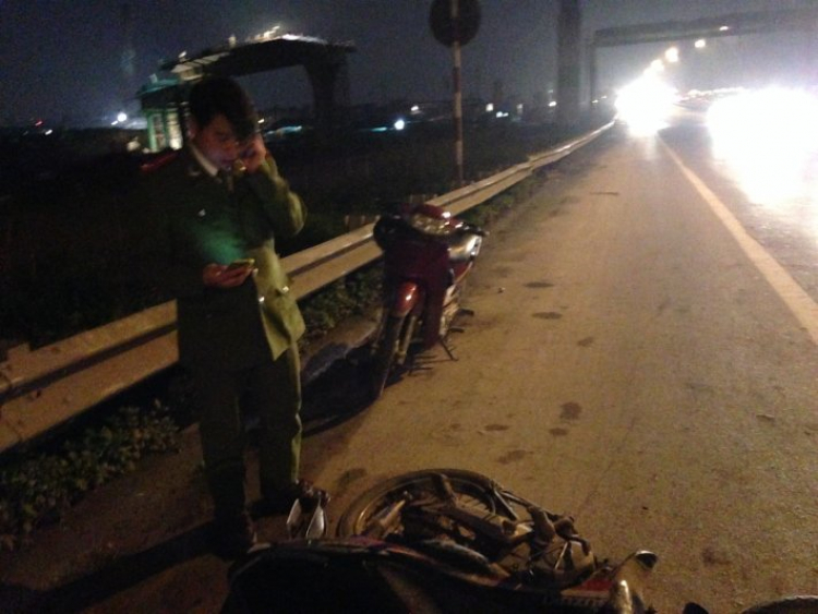 Một mình phượt từ mũi Cà Mau tới Địa đầu Móng Cái bằng xe máy KTM Duker 200 Một mình phượt từ mũi Cà Mau tới Địa đầu Móng Cái bằng xe máy KTM Duker 200