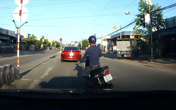 [Camera hành trình] Qua đường kiểu nông thôn