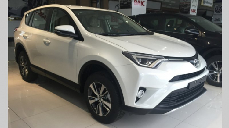 Toyota RAV4 2016 đầu tiên về Việt Nam giá gần 1,8 tỷ đồng