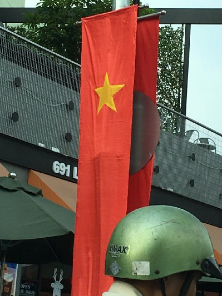 Tuyệt vời ông mặt giời thằng nào treo cái bandroll này Tuyệt vời ông mặt giời thằng nào treo cái bandroll này