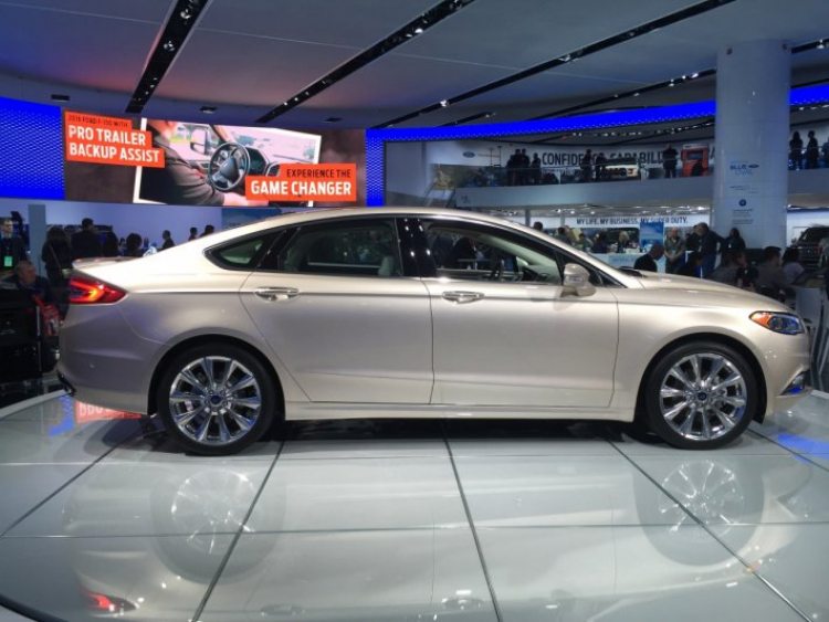 Ford Fusion 2017 - Ford tự tin đánh bại Toyota Camry, Honda Accord