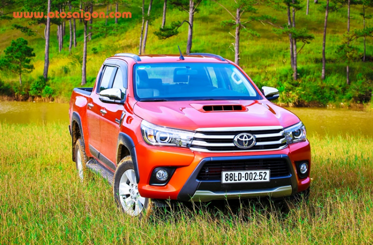 Toyota Việt Nam ưu đãi cho khách hàng mua xe Hilux hoàn toàn mới
