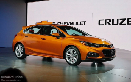 here-s-the-2017-chevrolet-cruze-hatch-in-full-color-live-photos_1.jpg