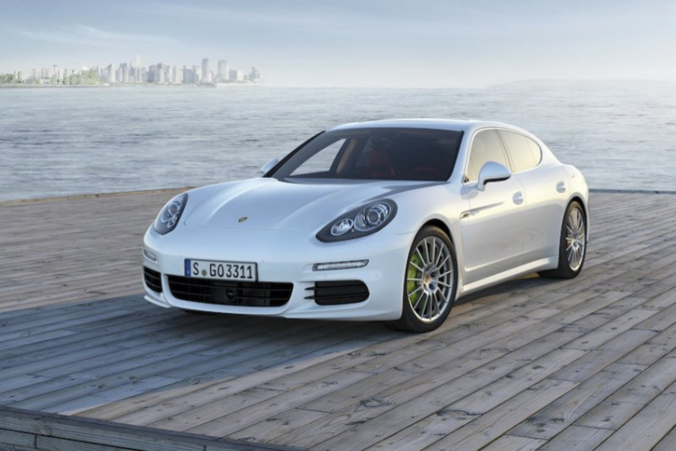 Porsche Việt Nam bán được 235 xe trong năm 2015