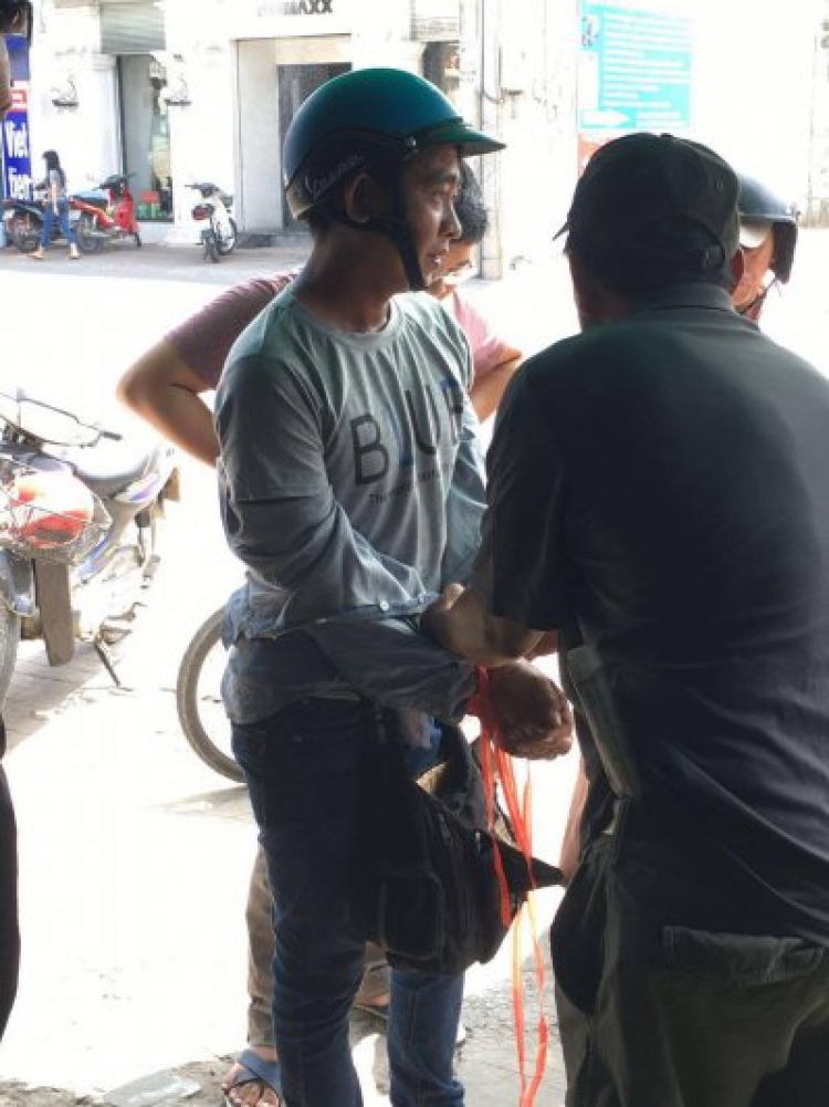 Bẻ kiếng xe trong vòng 1 nốt nhạc