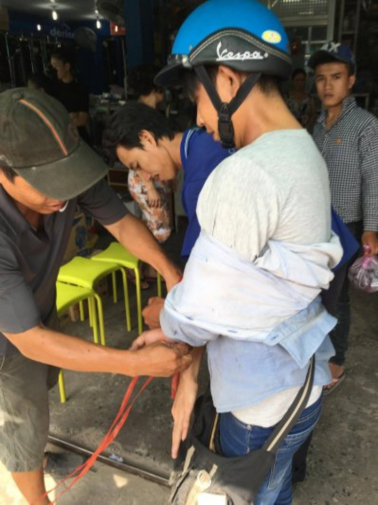Bẻ kiếng xe trong vòng 1 nốt nhạc