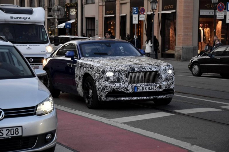 Rolls-Royce Wraith 2017 chạy thử trên đường phố