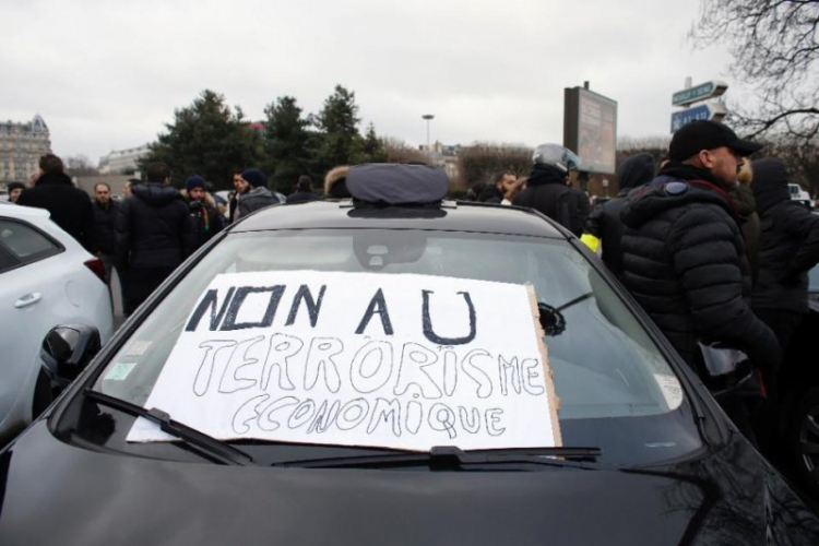 Tài xế taxi Pháp xuống đường phản đối Uber