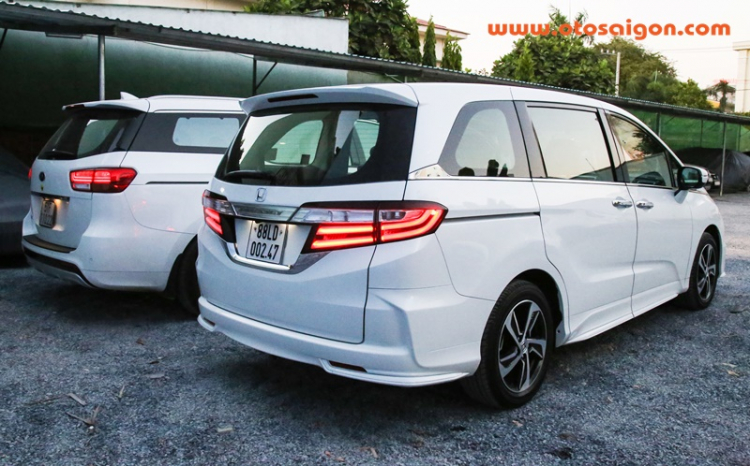So sánh bộ đôi xe gia đình Honda Odyssey và Kia Sedona tại Việt Nam