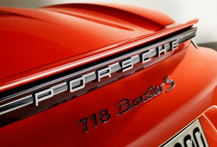 Porsche 718 Boxster đẹp rạng ngời trong video mới