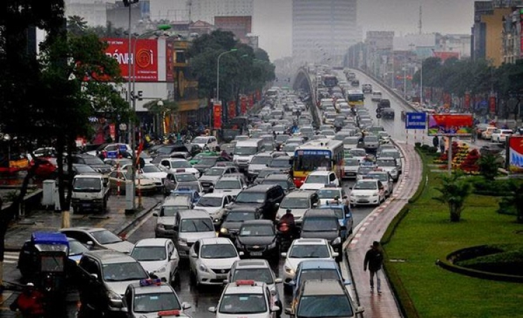 Xe máy thiếu ý thức là nguyên nhân chính gây ùn tắc