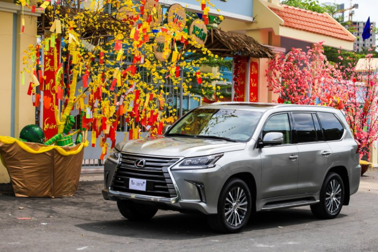 Cận cảnh SUV sang trọng Lexus LX570 2016 tại Việt Nam