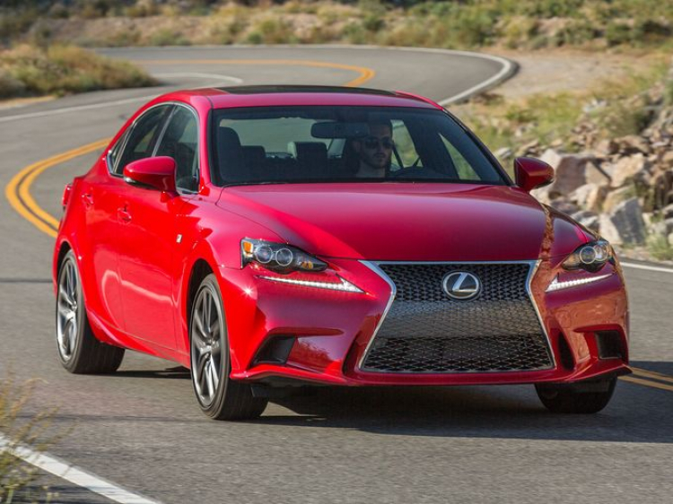 Lexus IS 2016 trang bị turbo có giá bán từ 37.325 USD