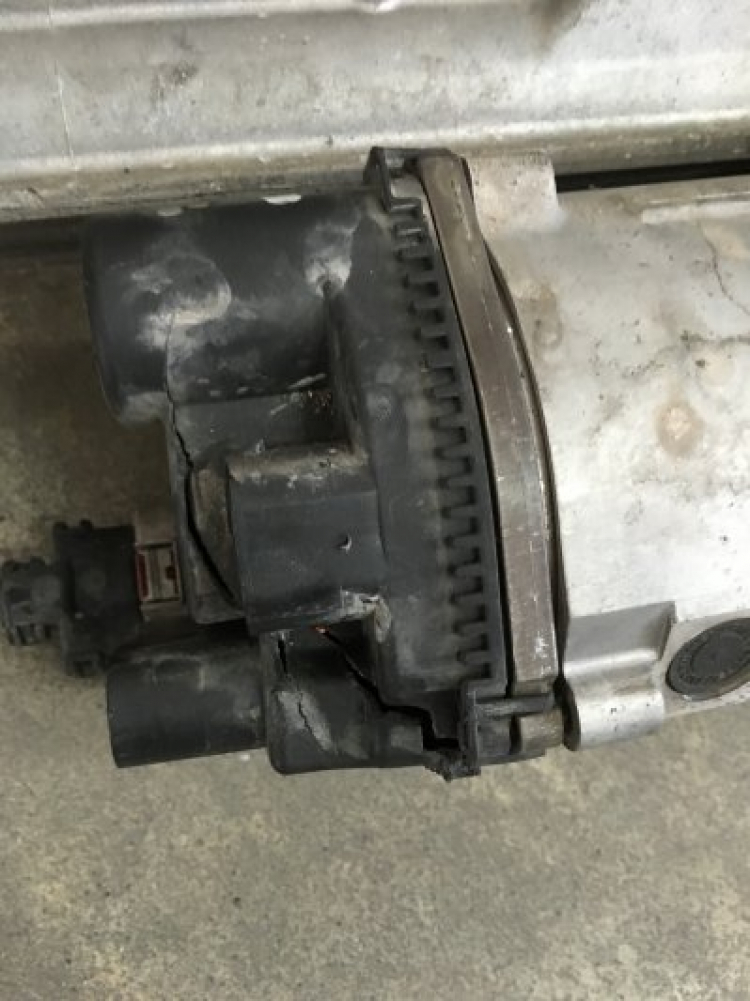 Giup e chô sửa thước lái điện 320I