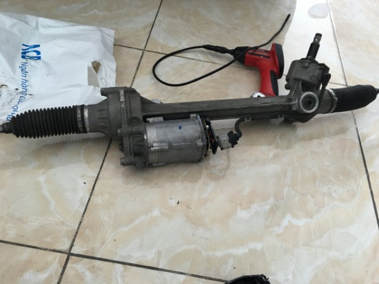 Giup e chô sửa thước lái điện 320I