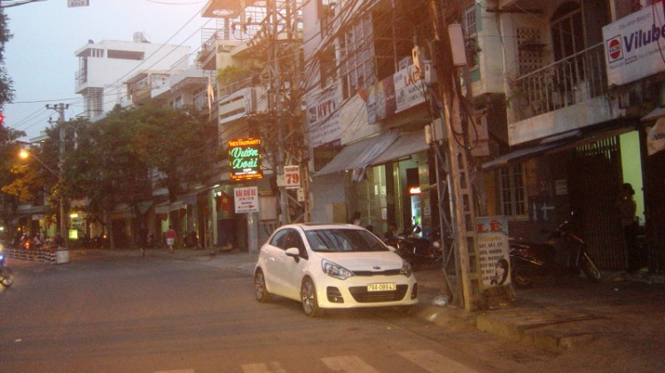 Hai kiểu quay đầu xe - hai cá tính