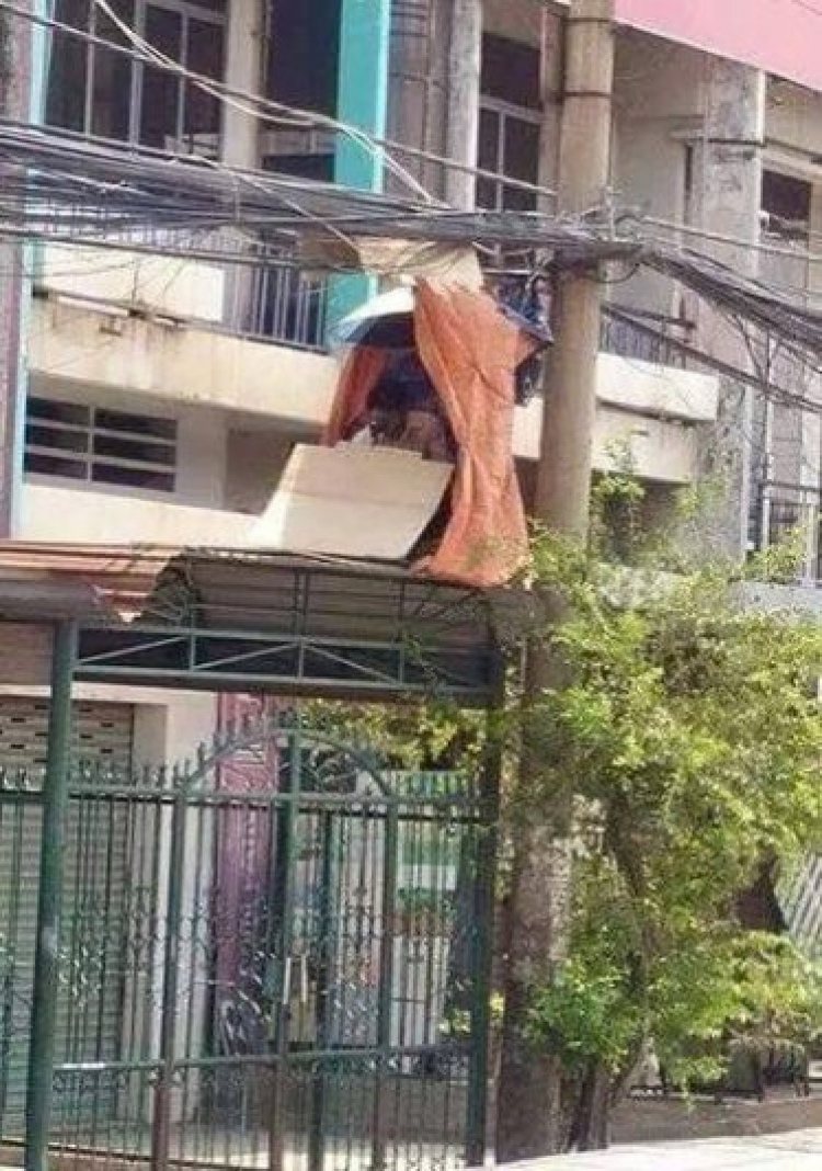 Nhiều ôtô bị ném đá trên cao tốc Long Thành Nhiều ôtô bị ném đá trên cao tốc Long Thành