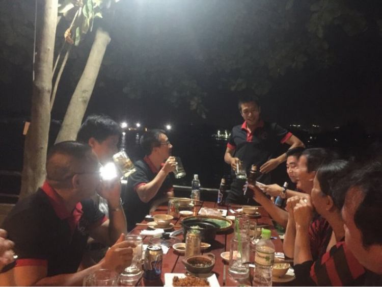 Chào Năm mới 2016: Xóm nghèo+ Đìu hiu - Làm cái tất niên cho xung đi các Bác/Mợ ơi! Chào Năm mới 2016: Xóm nghèo+ Đìu hiu - Làm cái tất niên cho xung đi các Bác/Mợ ơi!