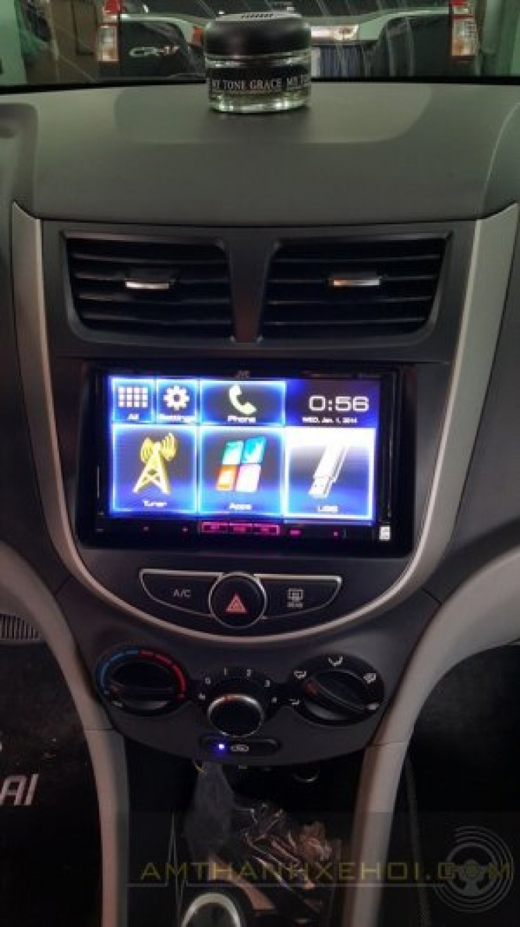 Thay man hinh radio cho Hyundai Accent Thay man hinh radio cho Hyundai Accent