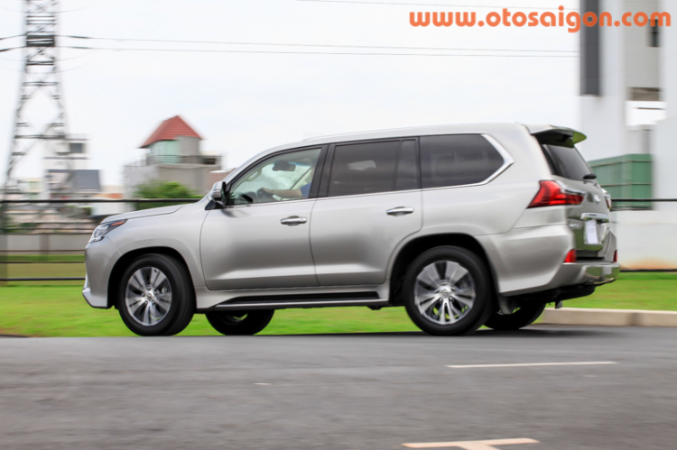 Đánh giá Lexus LX570 2016: xứng danh “chuyên cơ mặt đất”