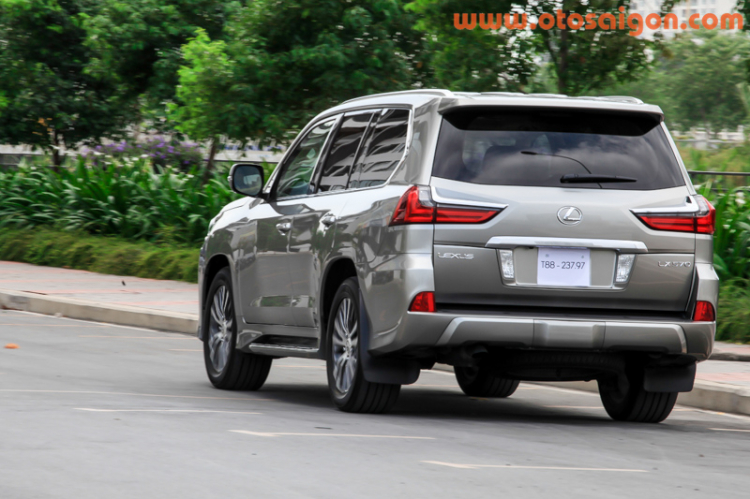 Đánh giá Lexus LX570 2016: xứng danh “chuyên cơ mặt đất”