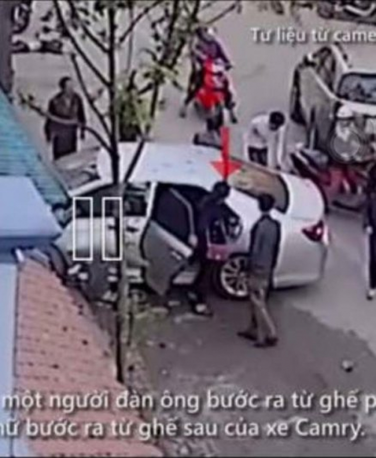 Video:Tài xế lái Camry đâm 3 người chết tại Hà Nội