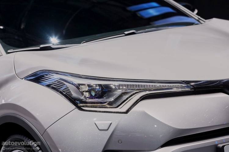 Cận cảnh chi tiết Toyota C-HR