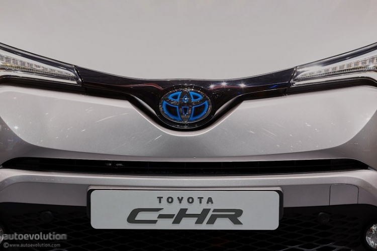 Cận cảnh chi tiết Toyota C-HR