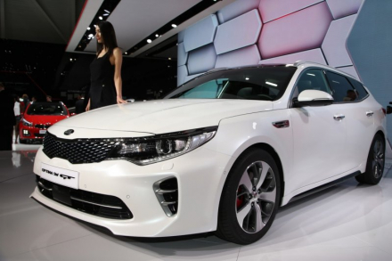 Kia-Wagon-Optima-2.JPG