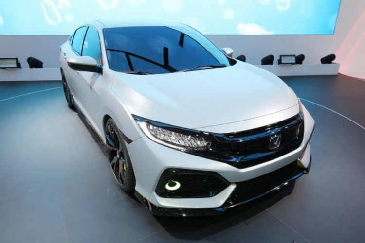 Honda Civic Hatchback 2017 lần đầu lộ diện